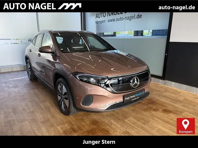 Gebraucht Mercedes EQA250 Electric Art 139 kW (190 PS) 2022 Roségold SUV