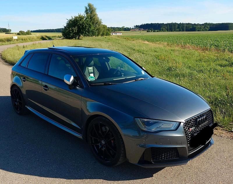 Grau Gebraucht 2016 Audi RS3 Kleinwagen | 31.999 € (Etwas zu teuer) - Bild 1/4