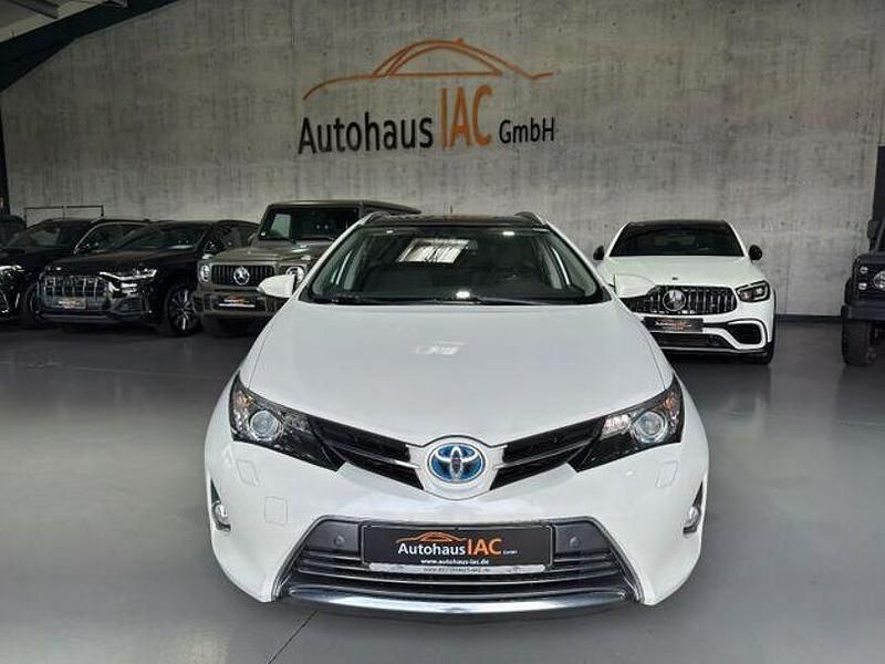 Gebraucht Toyota Auris Hybrid 99 PS (72 kW) 2016 White pearl cs Kombi
