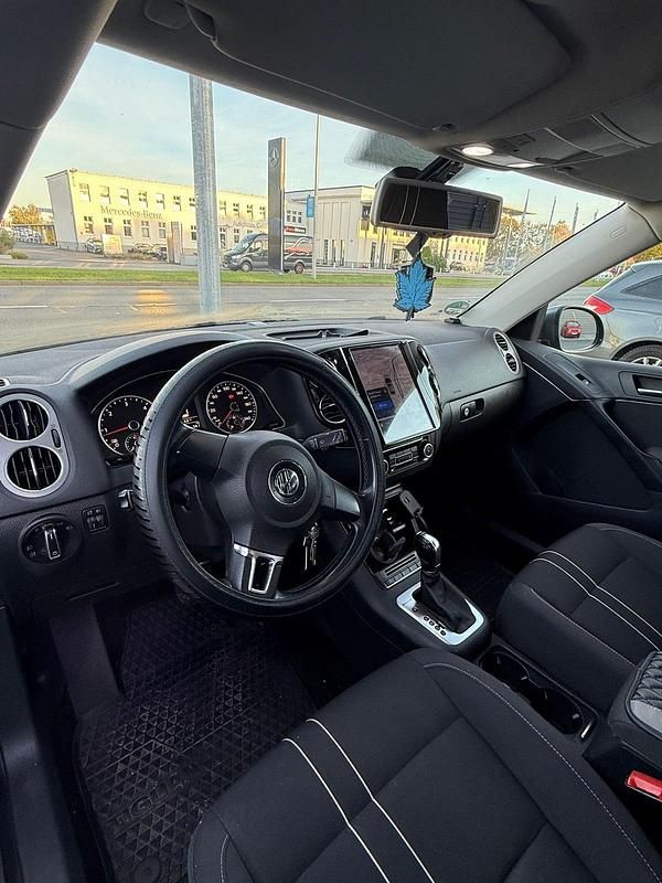 Gebraucht VW Tiguan 140 PS (102 kW) 2011 Silber SUV