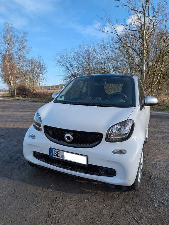 Weiß Gebraucht 2019 Smart ForTwo Electric Drive Passion | 9.200 € (Guter Preis) - Bild 1/4