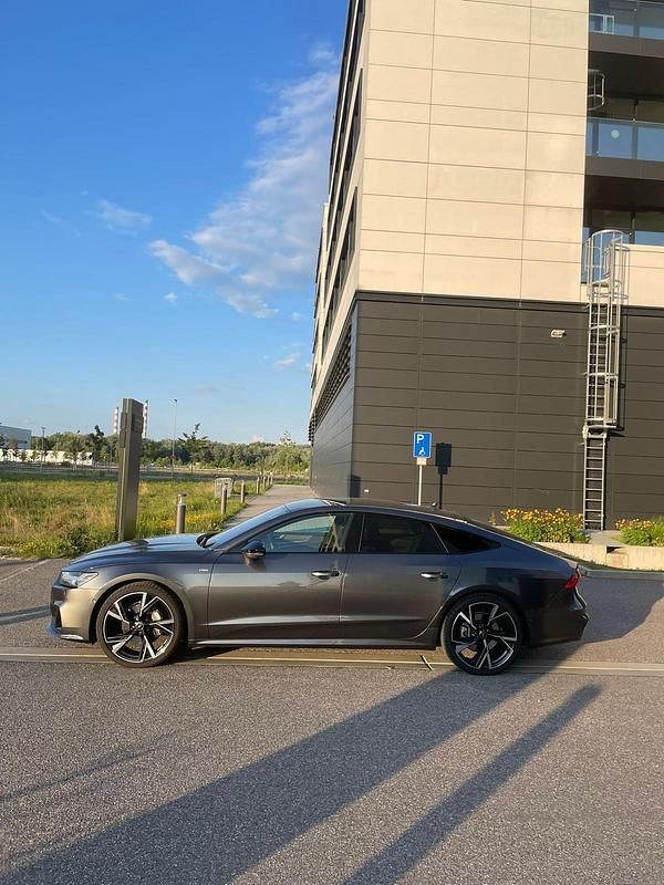 Grau Gebraucht 2023 Audi A7 Ambiente Limousine | 52.500 € (Teuer) - Bild 1/4