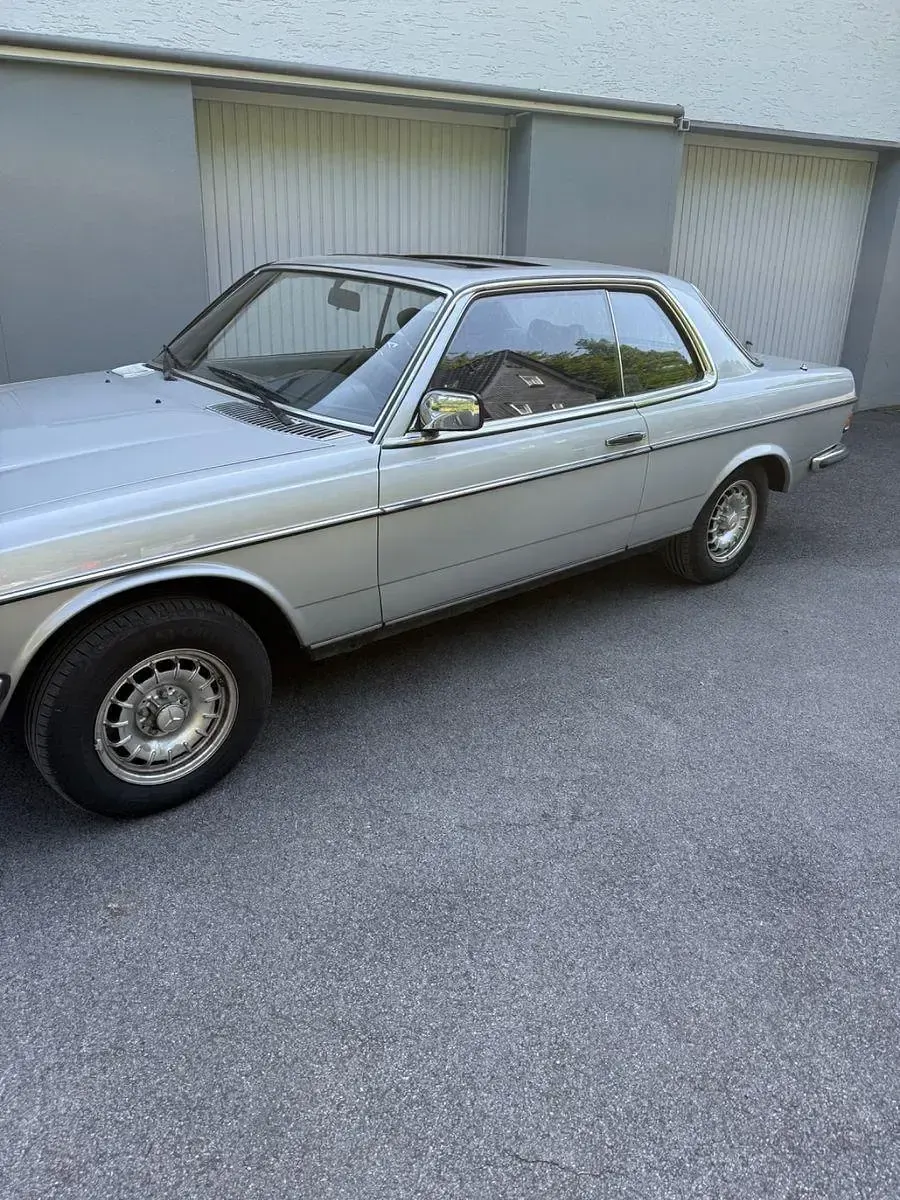 Gebraucht Mercedes 280 185 PS (136 kW) 1978 Silber Coupé