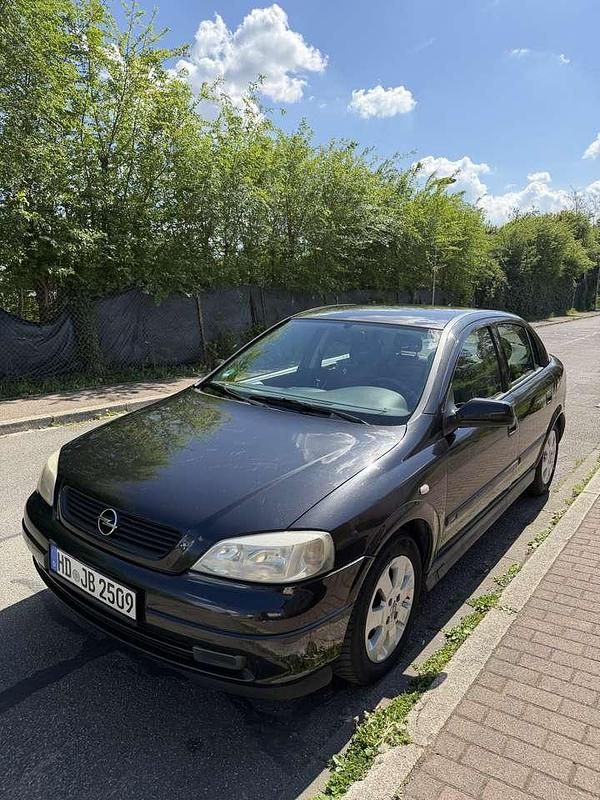 Gebraucht Opel Astra Edition 75 PS (55 kW) 2000 Schwarz Limousine