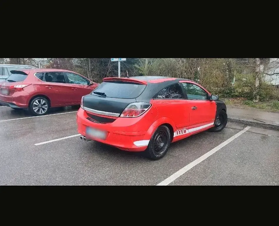 Używany Opel Astra 103 KM (75 kW) 2005 Czerwony Coupe
