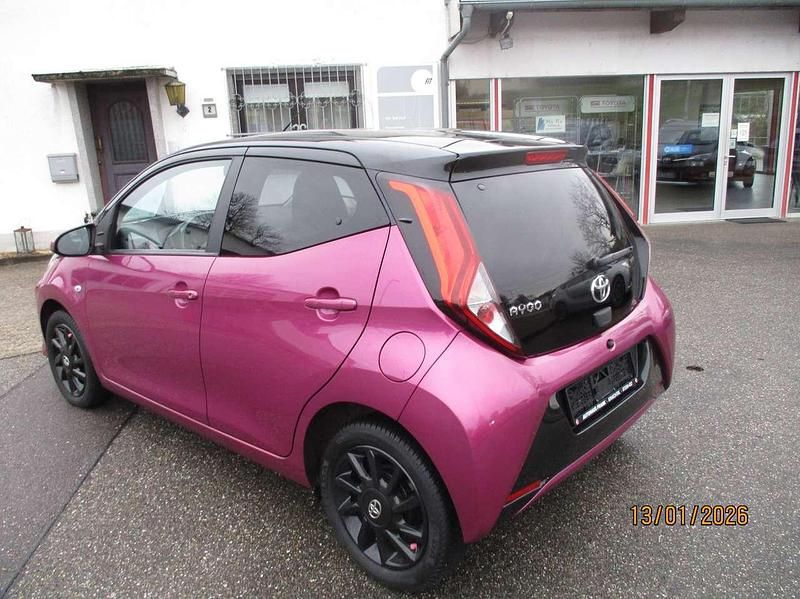 Gebraucht Toyota Aygo X-cite 72 PS (52 kW) 2019 Reddish purple m.m Kleinwagen