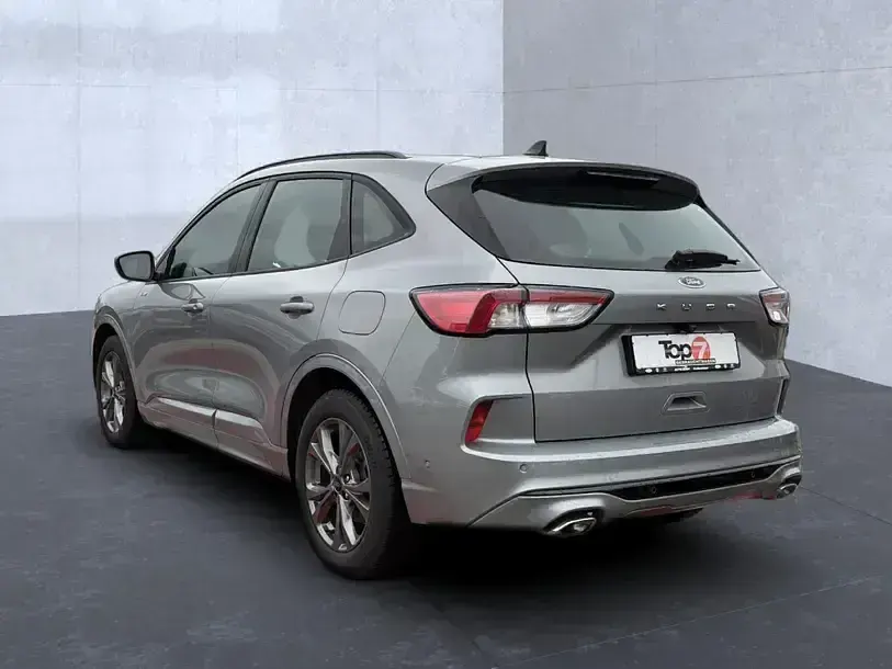 Gebraucht Ford Kuga ST-Line 120 PS (88 kW) 2023 Solar silver (metallic) SUV