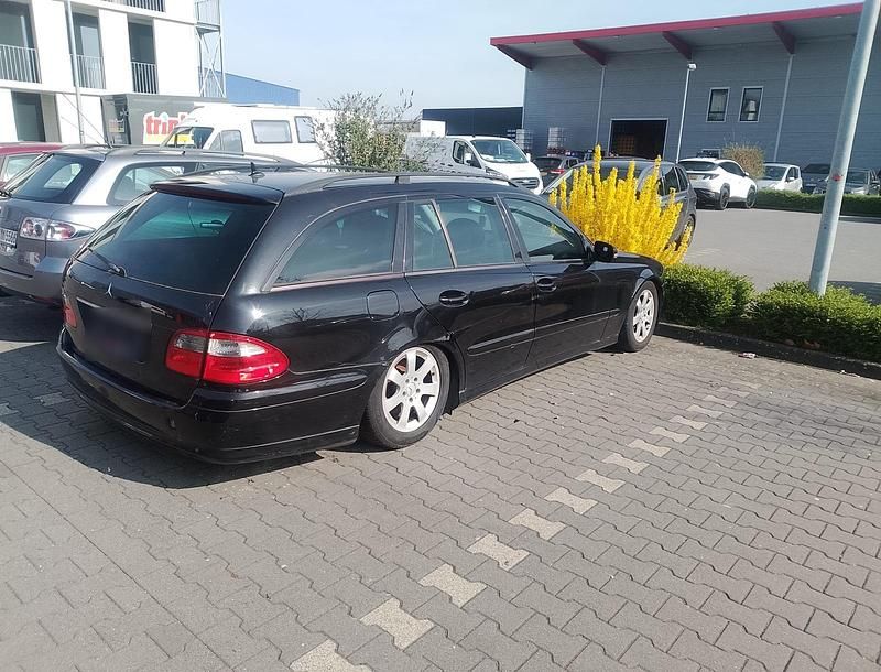 Gebraucht Mercedes E220 170 PS (125 kW) 2007 Schwarz Kombi