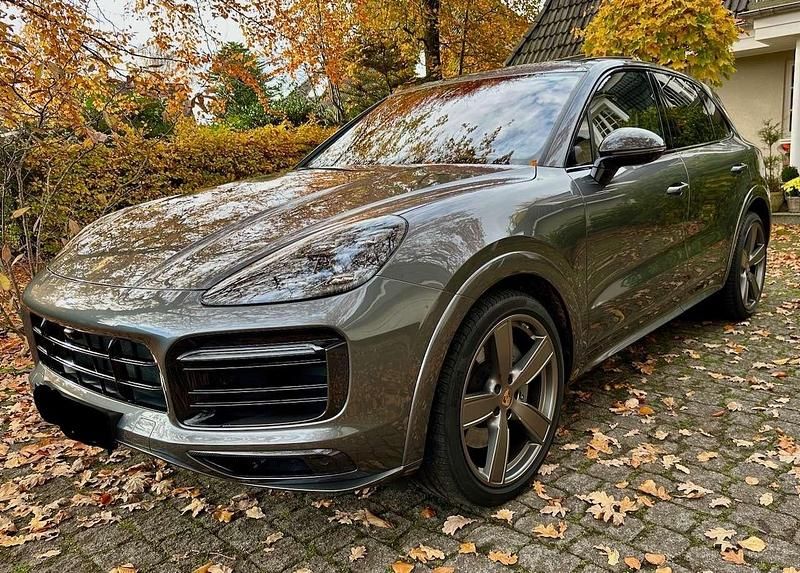 Grau Gebraucht 2020 Porsche Cayenne S SUV | 73.750 € (Fairer Preis) - Bild 1/4