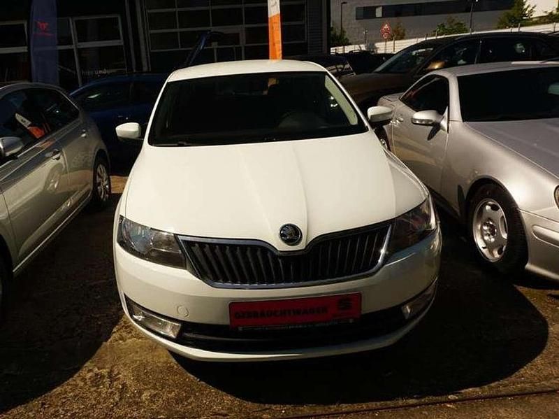 Gebraucht Skoda Rapid Drive 105 PS (77 kW) 2015 Laserweiss Kleinwagen