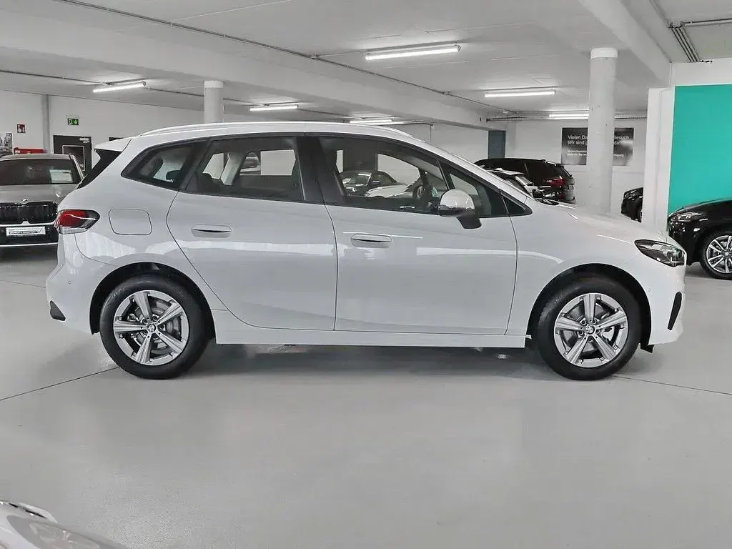 Gebraucht BMW 220 Efficient Dynamics 170 PS (125 kW) 2025 Mineralweiss Van / Kleinbus