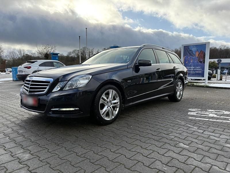 Gebraucht Mercedes E220 Avantgarde 170 PS (125 kW) 2010 Schwarz Kombi
