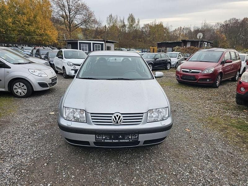 Grau Gebraucht 2001 VW Bora Highline Limousine | 3.990 € (Fairer Preis) - Bild 1/4