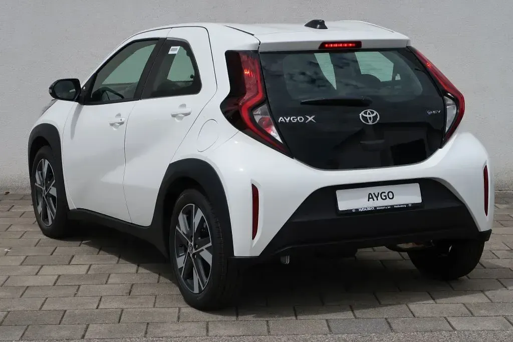 Neu Toyota Aygo X Active 116 PS (85 kW) 2026 Weiß SUV