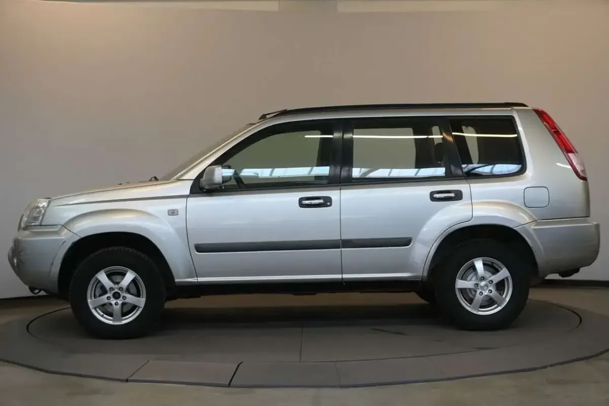 Gebraucht Nissan X-Trail Comfort 140 PS (102 kW) 2004 Silber SUV