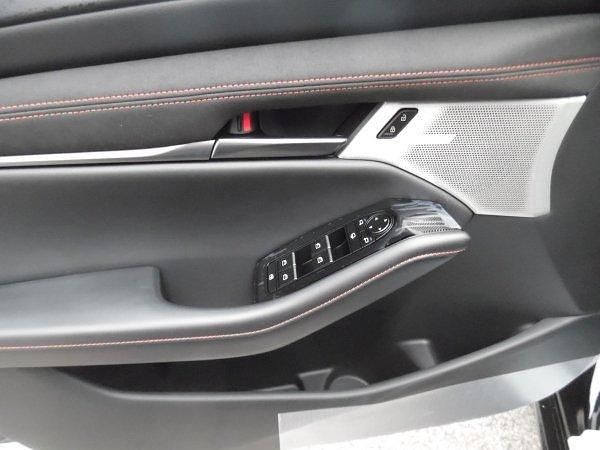 Neu Mazda 3 Nagisa 140 PS (102 kW) 2025 Jet black Limousine