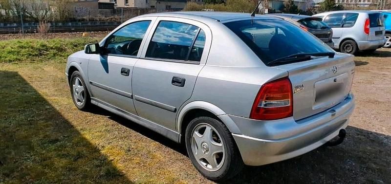 Gebraucht Opel Astra 101 PS (74 kW) 1999 Silber Limousine