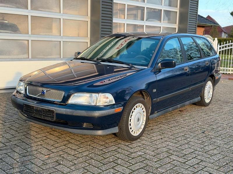 Blau Gebraucht 2000 Volvo V40 Limousine | 690 € (Fairer Preis) - Bild 1/4