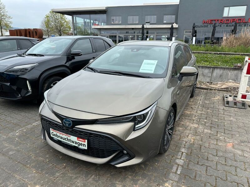 Manganbronze metallic Gebraucht 2020 Toyota Corolla Team Kombi | 21.990 € (Fairer Preis) - Bild 1/2