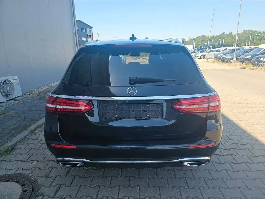 Gebraucht Mercedes E200 160 PS (117 kW) 2022 Schwarz Kombi