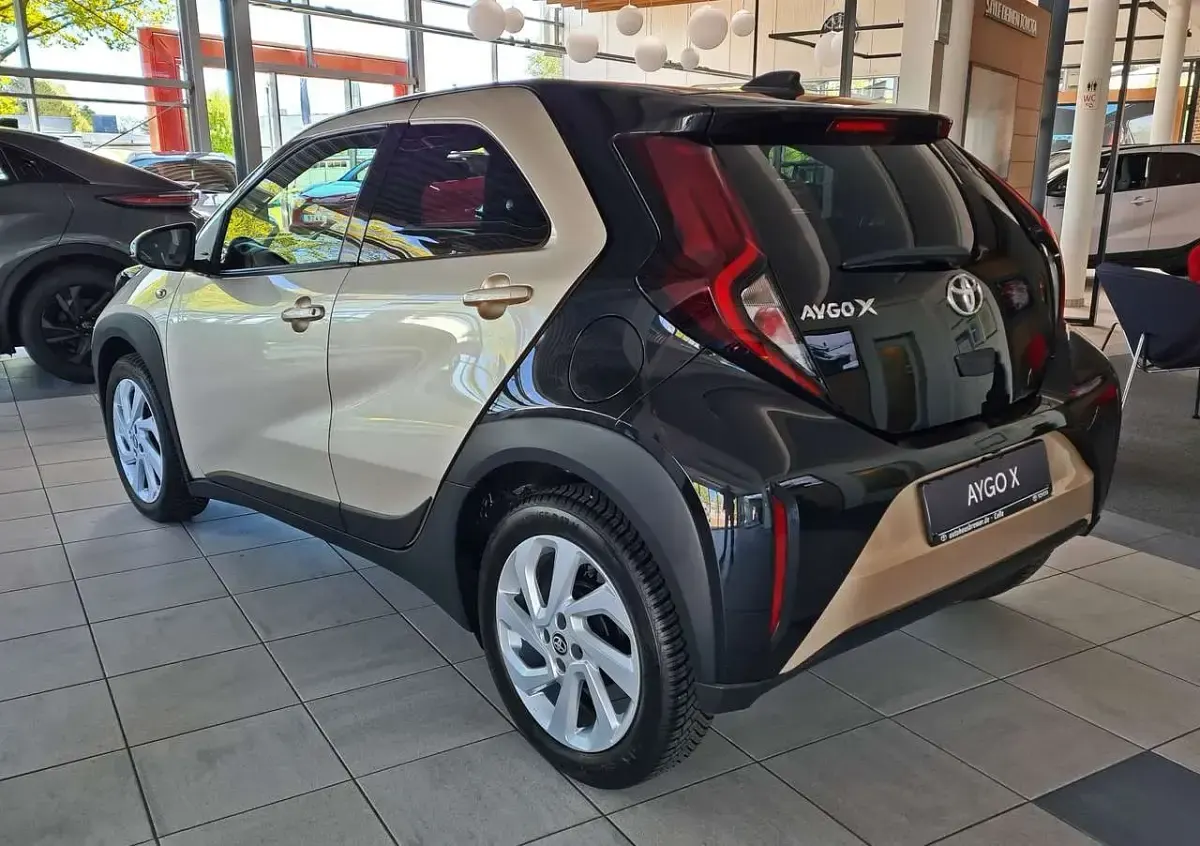 Gebraucht Toyota Aygo X Pulse 72 PS (52 kW) 2022 Ginger beige SUV