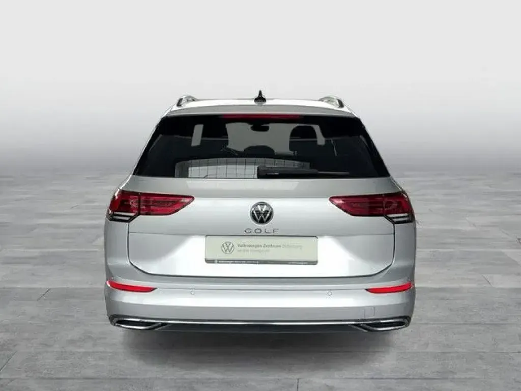 Gebraucht VW Golf VIII Style 150 PS (110 kW) 2023 Silber Kombi