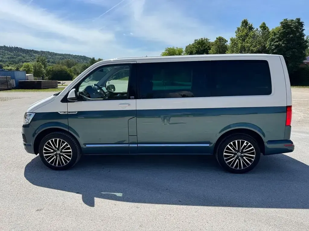 Gebraucht VW Multivan 150 PS (110 kW) 2018 Grün Van / Kleinbus
