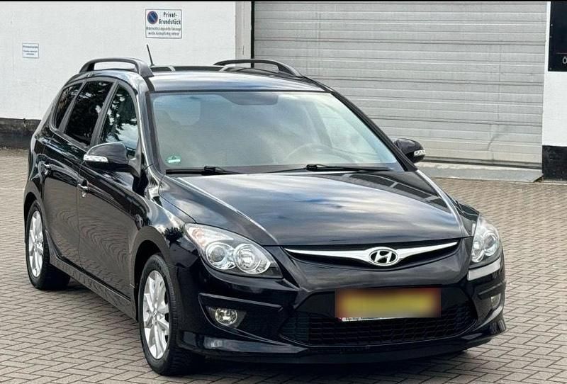 Schwarz Gebraucht 2012 Hyundai i30 Kombi | 2.999 € (Guter Preis) - Bild 1/4