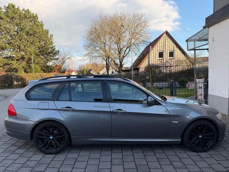 Gebraucht BMW 320 177 PS (130 kW) 2010 Grau Kombi