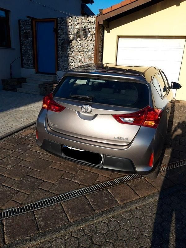 Gebraucht Toyota Auris Cool 99 PS (72 kW) 2013 Braun Kleinwagen