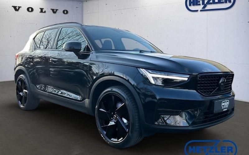 Neu Volvo XC40 Plus 163 PS (119 kW) 2026 Schwarz SUV