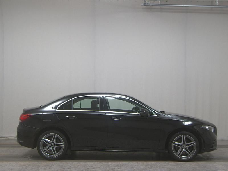 Schwarz Gebraucht 2022 Mercedes A250 AMG line Limousine | 23.680 € (Superpreis) - Bild 1/4