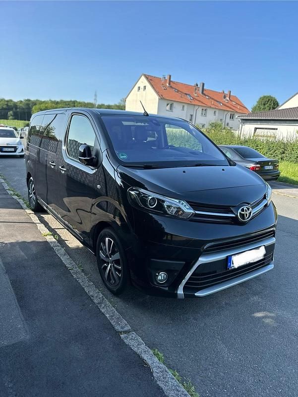 Schwarz Gebraucht 2018 Toyota Proace Verso Kombi | 21.999 € (Fairer Preis) - Bild 1/4