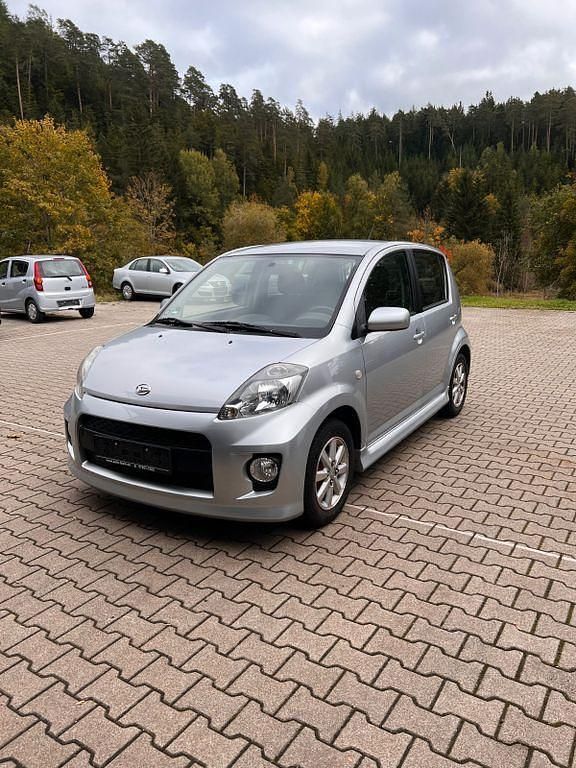 Silber Gebraucht 2009 Daihatsu Sirion Kleinwagen | 2.999 € (Guter Preis) - Bild 1/4