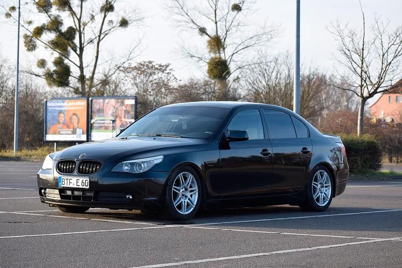 Schwarz Gebraucht 2004 BMW 520 Limousine | 6.999 € - Bild 1/4