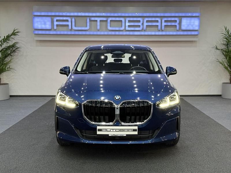 Blau Gebraucht 2024 BMW 216 Active Tourer Van / Kleinbus | 26.700 € (Fairer Preis) - Bild 1/4
