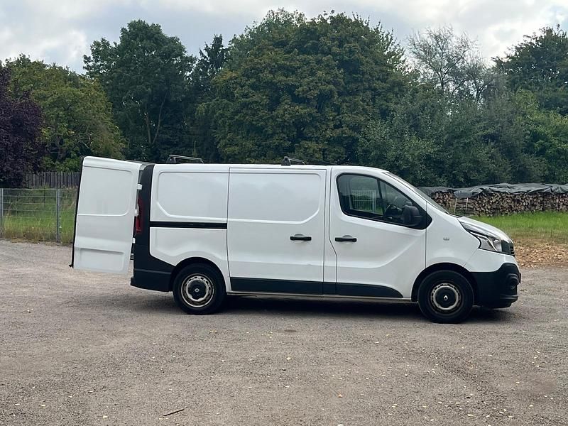 Weiß Gebraucht 2015 Renault Trafic Van / Kleinbus | 7.000 € - Bild 1/4