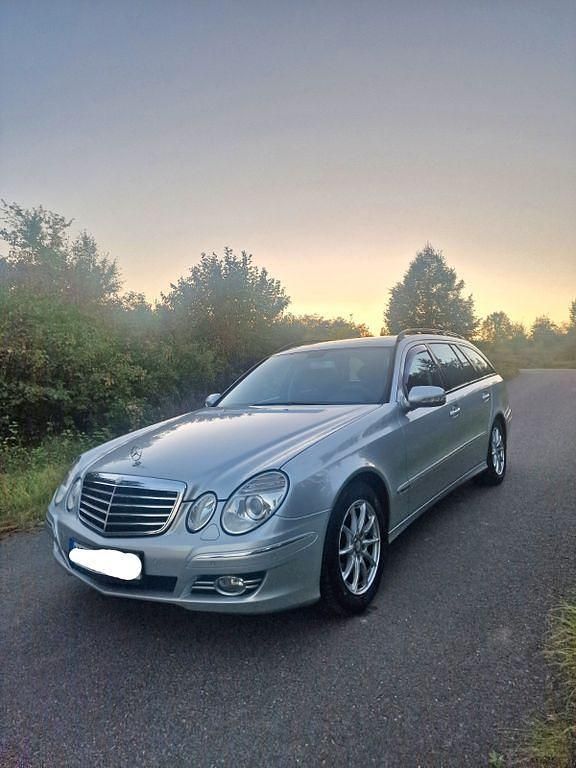 Grau Gebraucht 2008 Mercedes E280 Avantgarde Limousine | 5.600 € (Fairer Preis) - Bild 1/4