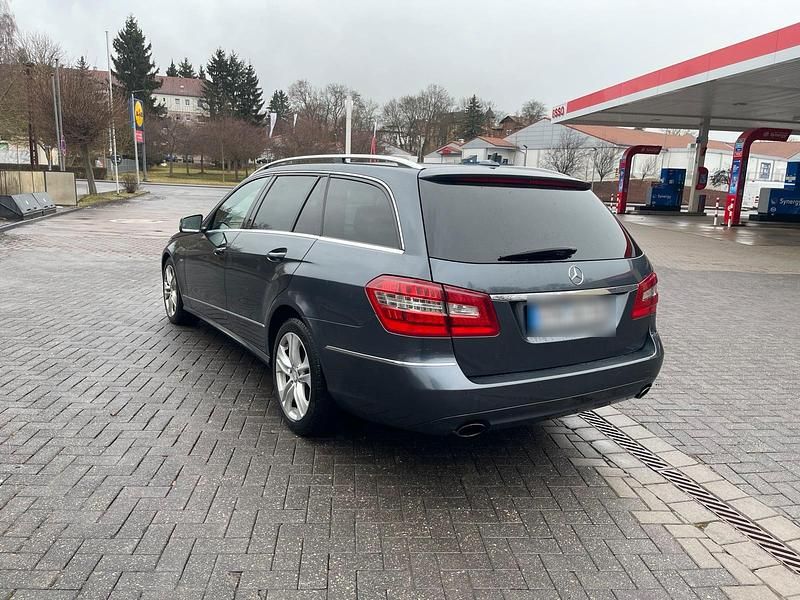 Gebraucht Mercedes E350 265 PS (194 kW) 2011 Grau Kombi