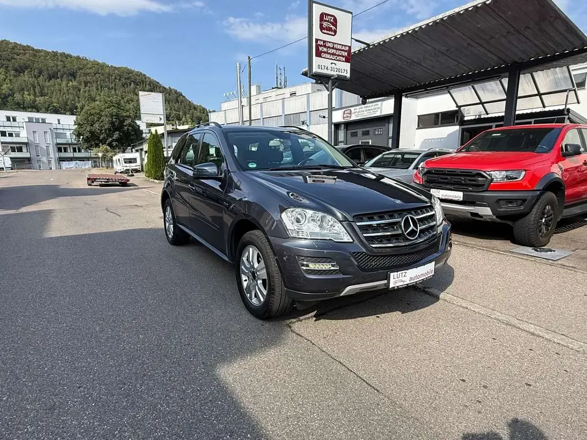 Gebraucht Mercedes ML300 204 PS (150 kW) 2011 Tenoritgrau  metalliclack SUV