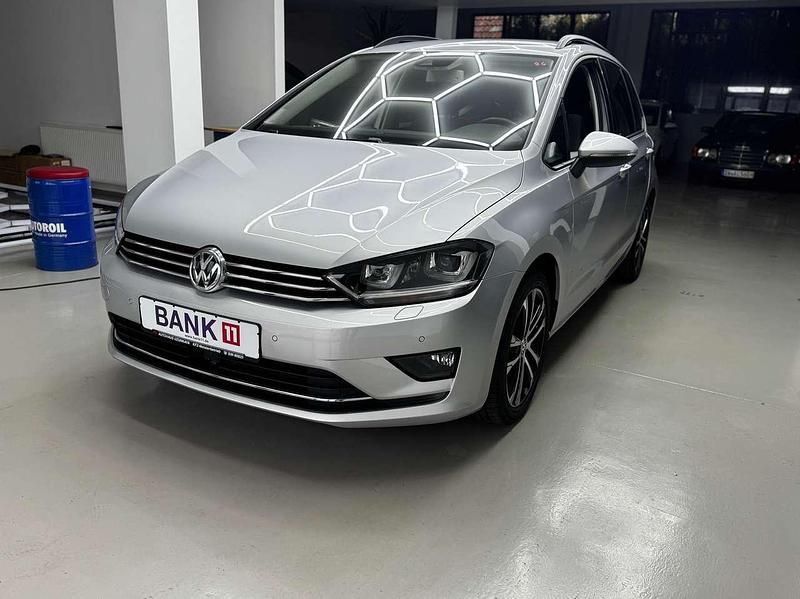 Reflexsilber Gebraucht 2016 VW Golf Sportsvan Allstar Van / Kleinbus | 16.599 € (Fairer Preis) - Bild 1/4