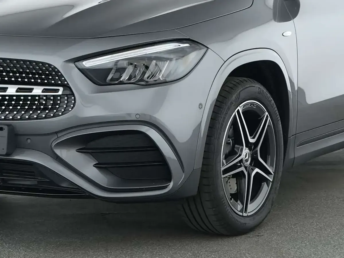 Gebraucht Mercedes GLA250 AMG 163 PS (119 kW) 2025 Grau SUV