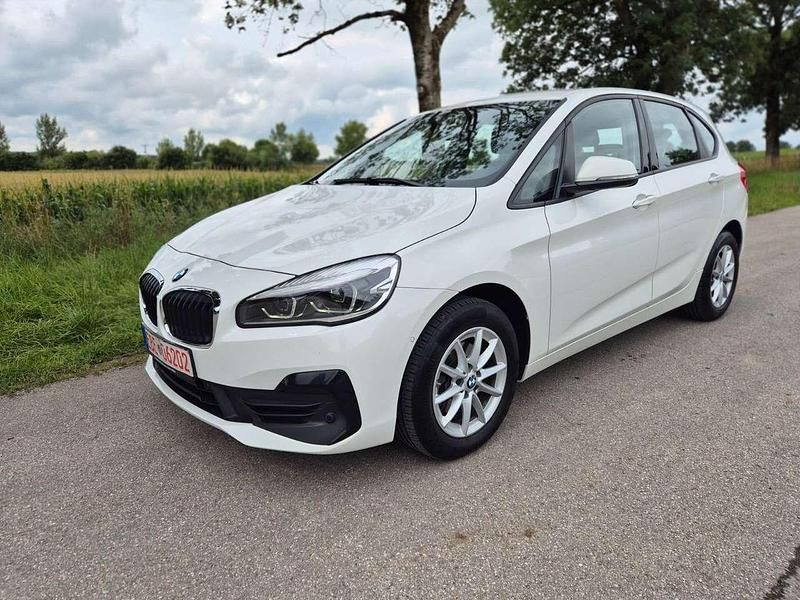 Alpinweiss iii Gebraucht 2020 BMW 216 Advantage Van / Kleinbus | 14.300 € (Fairer Preis) - Bild 1/4