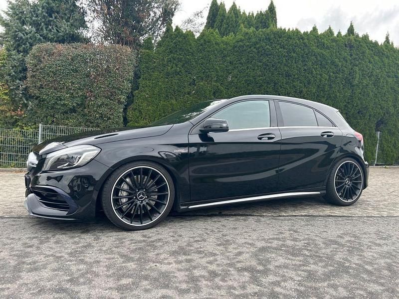 Schwarz Gebraucht 2016 Mercedes A45 AMG AMG Limousine | 25.999 € (Fairer Preis) - Bild 1/4
