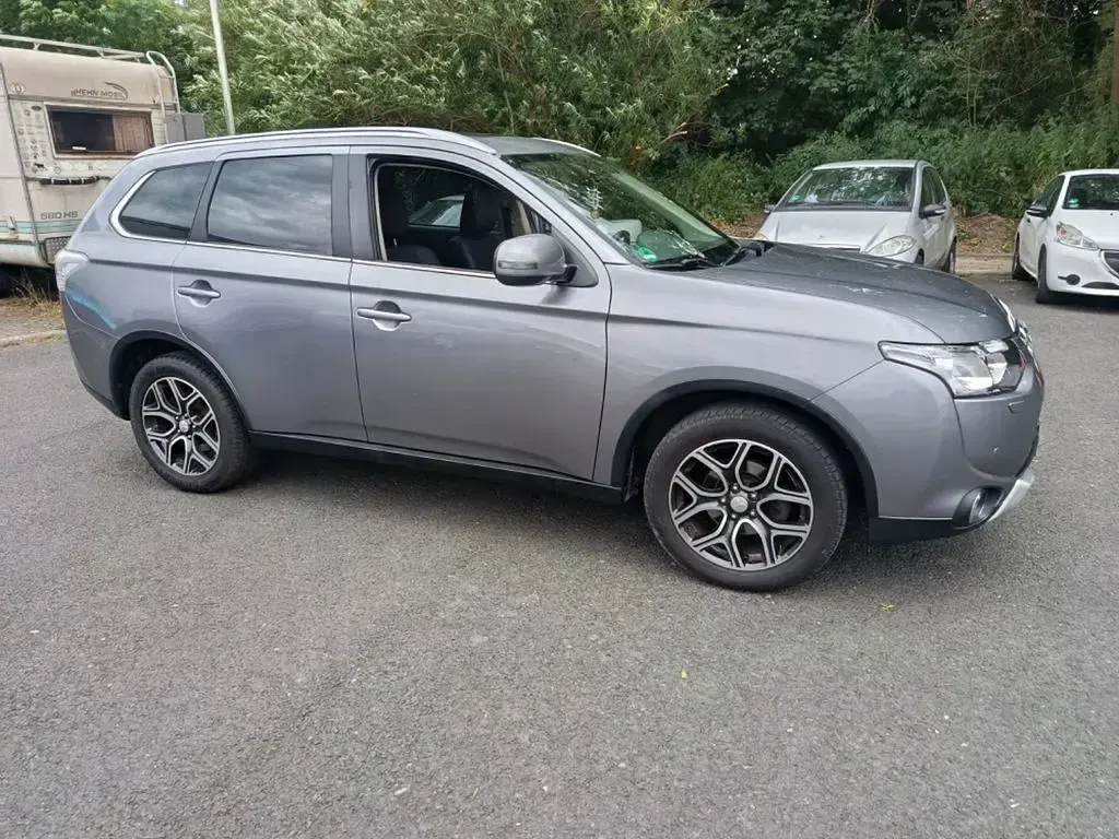 Gebraucht Mitsubishi Outlander Instyle 150 PS (110 kW) 2015 Grau SUV