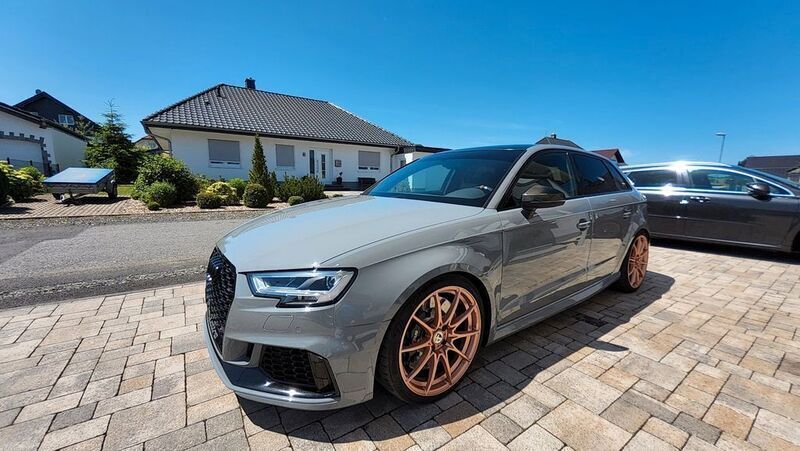 Grau Gebraucht 2018 Audi RS3 Sport Kleinwagen | 44.600 € - Bild 1/4
