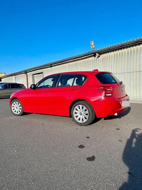 Gebraucht BMW 114 102 PS (75 kW) 2014 Rot Kleinwagen