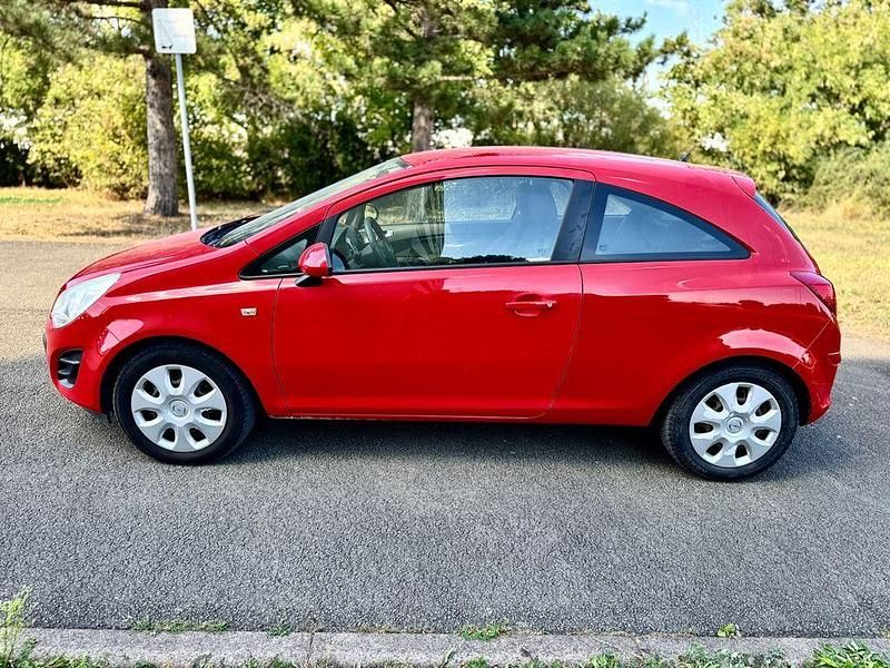 Gebraucht Opel Corsa Edition 69 PS (50 kW) 2012 Rot Kleinwagen