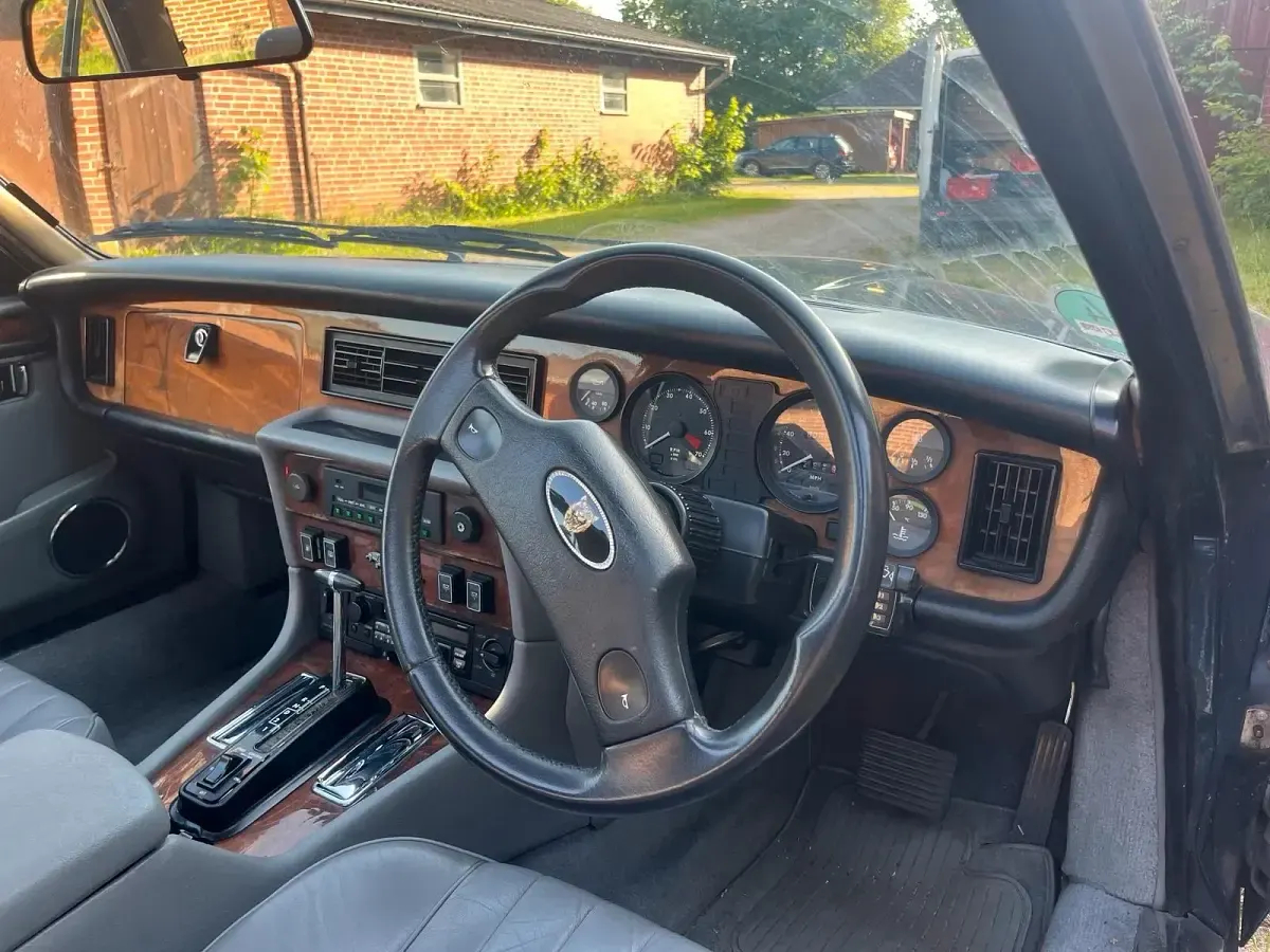 Gebraucht Jaguar XJ12 264 PS (194 kW) 1992 Blau Limousine