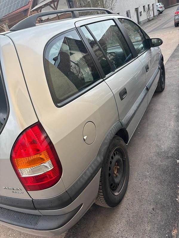 Gebraucht Opel Zafira 115 PS (84 kW) 2000 Silber Van / Kleinbus